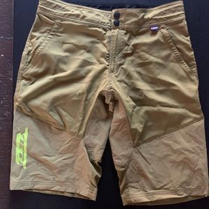 Yeti cycles men’s mtb shorts NWOT